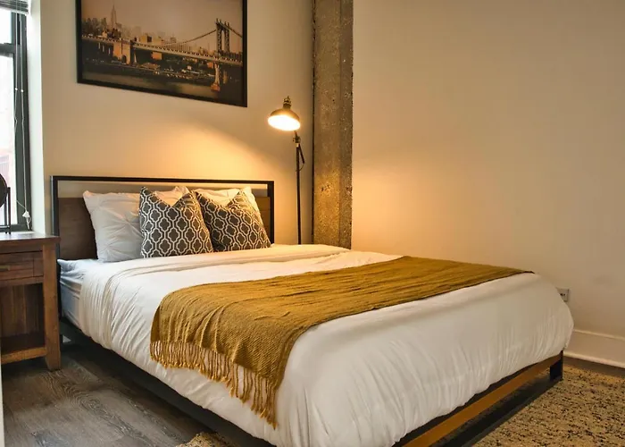 Luxury 3br Spacious Sleeps 8 Guests With Patio, Skyline View, Optional Parking And Gym Access Near Mccormick Place And Lakefront *