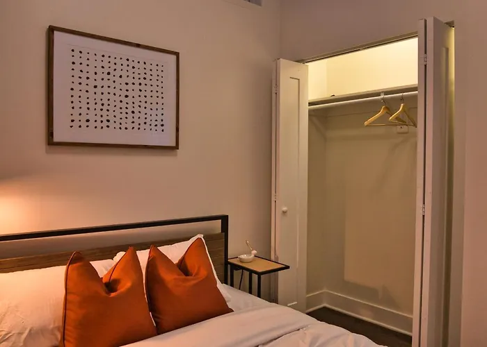 Luxury 3br Spacious Sleeps 8 Guests With Patio, Skyline View, Optional Parking And Gym Access Near Mccormick Place And Lakefront Apartment