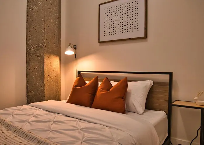 Luxury 3br Spacious Sleeps 8 Guests With Patio, Skyline View, Optional Parking And Gym Access Near Mccormick Place And Lakefront Apartment Chicago
