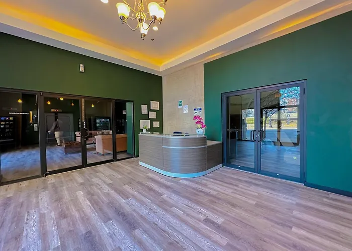 Luxury 3br Spacious Sleeps 8 Guests With Patio, Skyline View, Optional Parking And Gym Access Near Mccormick Place And Lakefront *