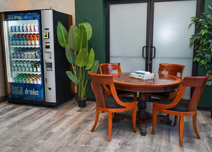 Luxury 3br Spacious Sleeps 8 Guests With Patio, Skyline View, Optional Parking And Gym Access Near Mccormick Place And Lakefront * Chicago