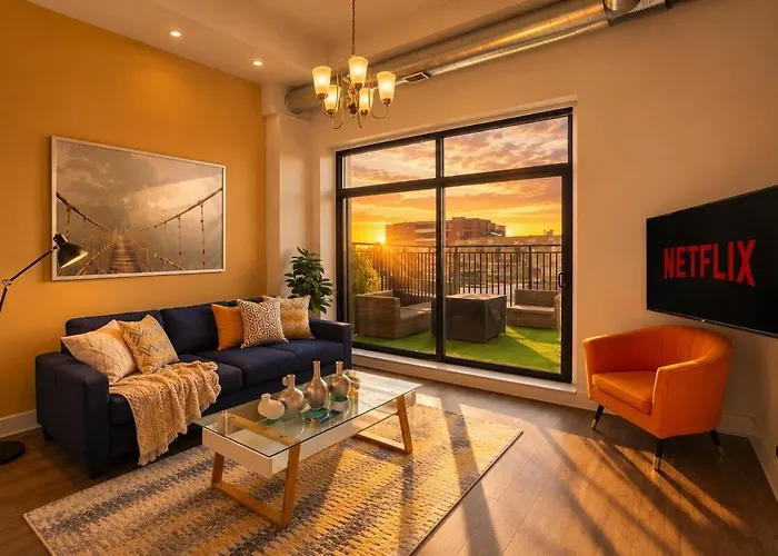 Luxury 3br Spacious Sleeps 8 Guests With Patio, Skyline View, Optional Parking And Gym Access Near Mccormick Place And Lakefront