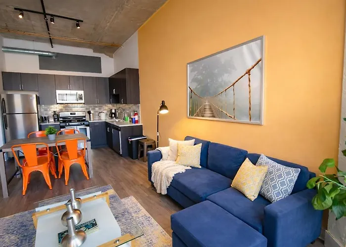 Luxury 3br Spacious Sleeps 8 Guests With Patio, Skyline View, Optional Parking And Gym Access Near Mccormick Place And Lakefront Chicago