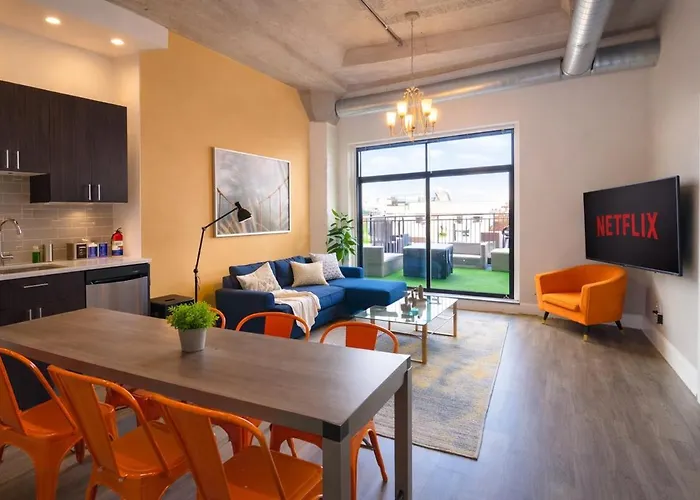 Luxury 3br Spacious Sleeps 8 Guests With Patio, Skyline View, Optional Parking And Gym Access Near Mccormick Place And Lakefront Apartment