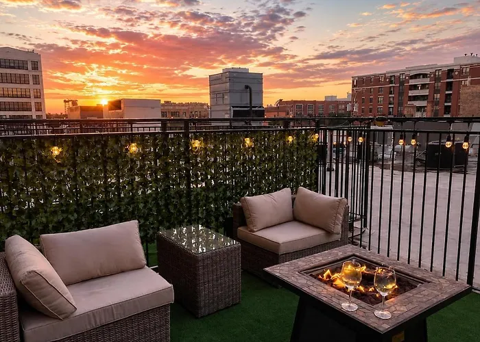 Luxury 3br Spacious Sleeps 8 Guests With Patio, Skyline View, Optional Parking And Gym Access Near Mccormick Place And Lakefront * Chicago