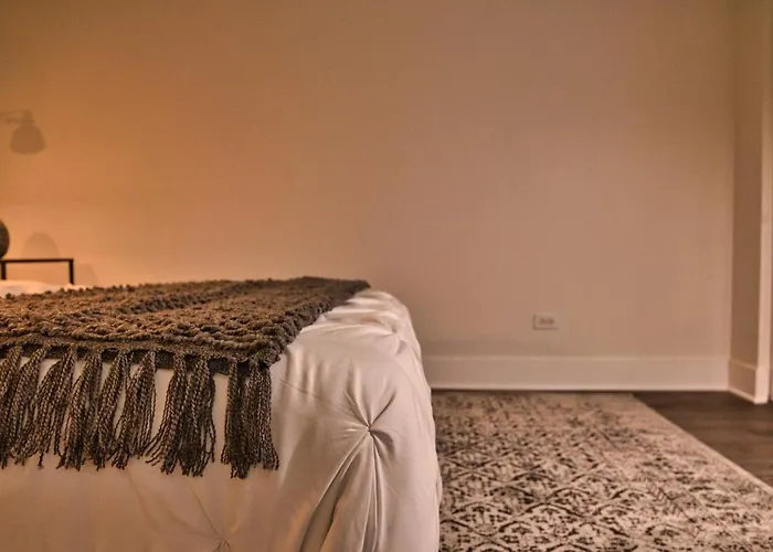 Luxury 3br Spacious Sleeps 8 Guests With Patio, Skyline View, Optional Parking And Gym Access Near Mccormick Place And Lakefront Apartamento Chicago