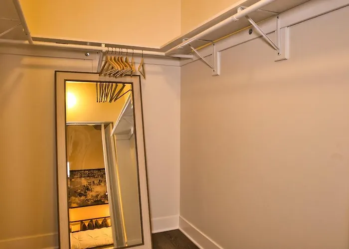 Luxury 3br Spacious Sleeps 8 Guests With Patio, Skyline View, Optional Parking And Gym Access Near Mccormick Place And Lakefront Apartamento Chicago