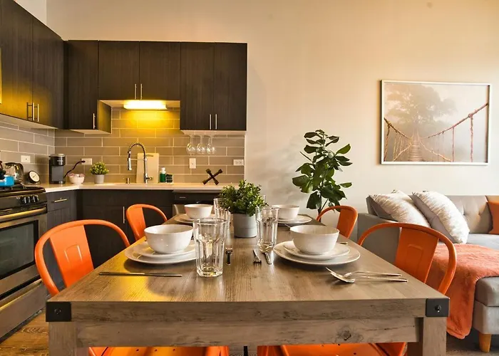 Luxury 3br Spacious Sleeps 8 Guests With Patio, Skyline View, Optional Parking And Gym Access Near Mccormick Place And Lakefront Apartamento