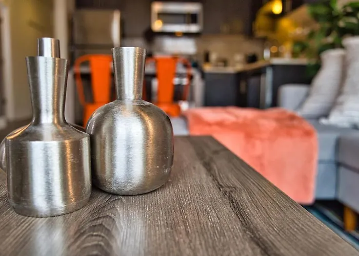 Luxury 3br Spacious Sleeps 8 Guests With Patio, Skyline View, Optional Parking And Gym Access Near Mccormick Place And Lakefront Apartamento Chicago